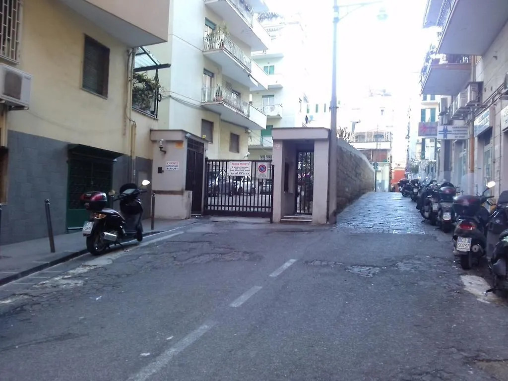 ***  ナポリ Domus Aurea Bed & Breakfast イタリア